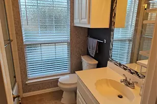 8207 Persimmon St, Irving, TX 75063 - Photo 12