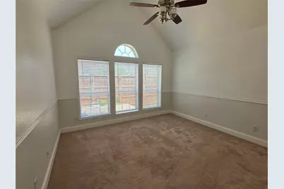 8207 Persimmon Street, Irving, TX 75063 - Photo 16