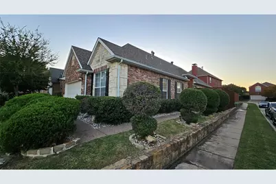 8207 Persimmon Street, Irving, TX 75063 - Photo 4
