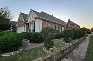 8207 Persimmon St, Irving, TX 75063 - Photo 4