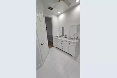 8207 Persimmon Street, Irving, TX 75063 - Photo 22