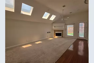 8207 Persimmon Street, Irving, TX 75063 - Photo 10