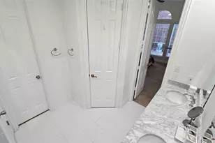 8207 Persimmon St, Irving, TX 75063 - Photo 20