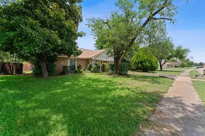 420 Whitney Street, Cedar Hill, TX 75104 - Photo 2