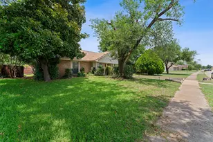 420 Whitney St, Cedar Hill, TX 75104 - Photo 2