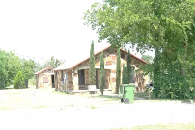 1006 S Bluffton, San Saba, TX 76877 - Photo 2