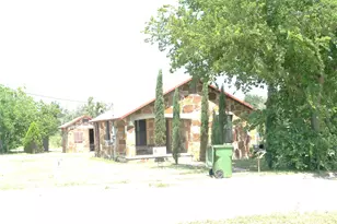1006 S Bluffton, San Saba, TX 76877 - Photo 2