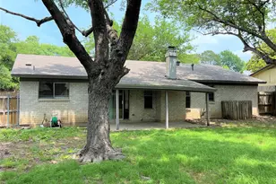 2310 Dartmouth Dr, Arlington, TX 76015 - Photo 2
