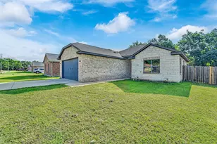4902 Rimwood Dr, Balch Springs, TX 75180 - Photo 2