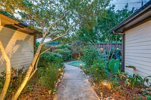 7738 Lemmonwood Dr, Dallas, TX 75231 - Photo 22