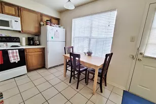 929 W Hickory St, Denton, TX 76201 - Photo 6