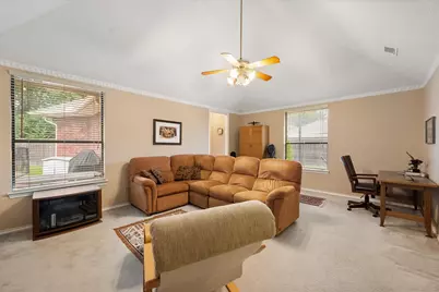 2105 Sleepy Hollow Drive, Arlington, TX 76006 - Photo 12