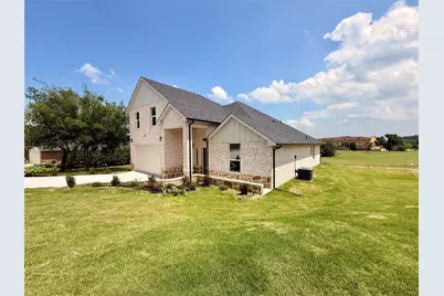 402 Bellaire Circle, Mineral Wells, TX 76067 - Photo 2