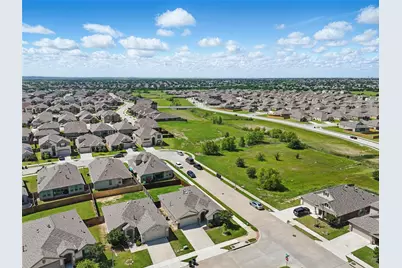 837 Amberwood Court, Fort Worth, TX 76052 - Photo 4