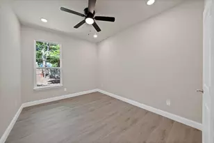 1112 Trinity St, Cleburne, TX 76031 - Photo 22