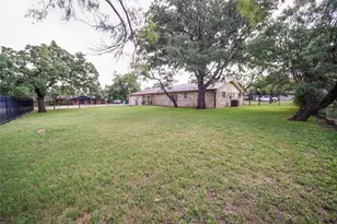 281 Oakridge St, Jacksboro, TX 76458 - Photo 36
