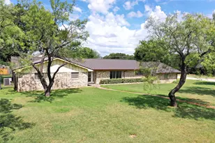 281 Oakridge St, Jacksboro, TX 76458 - Photo 4