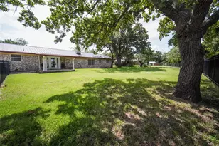 281 Oakridge St, Jacksboro, TX 76458 - Photo 34