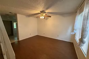 511 N Brazos St, Granbury, TX 76048 - Photo 2