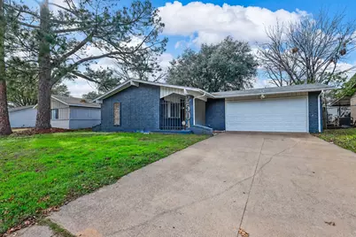 2504 S Fielder Road, Arlington, TX 76015 - Photo 1