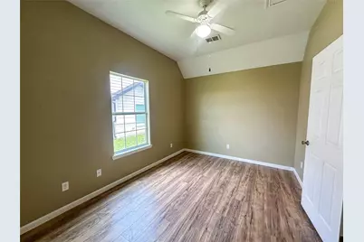 943 N Border Street, Cleburne, TX 76031 - Photo 6