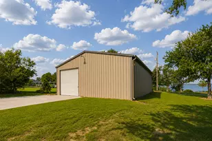 711 Crows Point, Lake Bridgeport, TX 76426 - Photo 40