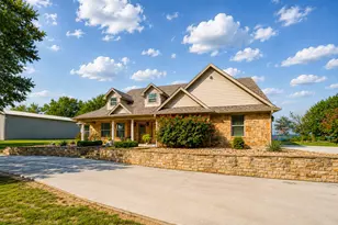 711 Crows Point, Lake Bridgeport, TX 76426 - Photo 4
