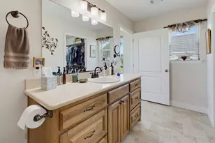 711 Crows Point, Lake Bridgeport, TX 76426 - Photo 24