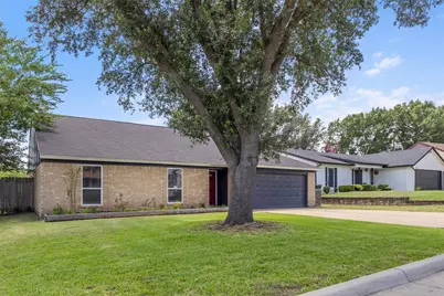 817 Woodhaven Lane, Grand Prairie, TX 75052 - Photo 2