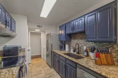 817 Woodhaven Lane, Grand Prairie, TX 75052 - Photo 14