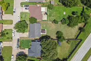 817 Woodhaven Ln, Grand Prairie, TX 75052 - Photo 32