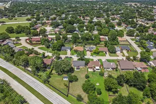 817 Woodhaven Ln, Grand Prairie, TX 75052 - Photo 30