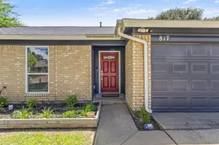 817 Woodhaven Ln, Grand Prairie, TX 75052 - Photo 4