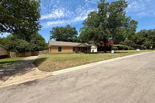 3539 Kingsbury Ave, Richland Hills, TX 76118 - Photo 4