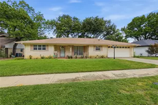 809 Donna Dr, Hurst, TX 76053 - Photo 2