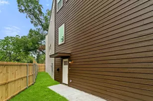 2428 Saint Clair Dr, Dallas, TX 75215 - Photo 34