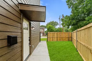 2428 Saint Clair Dr, Dallas, TX 75215 - Photo 2