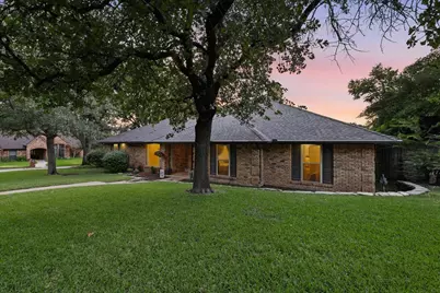 6007 Forestcreek Court, Arlington, TX 76016 - Photo 4