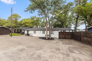 304 W Lake Dr, Weatherford, TX 76087 - Photo 2