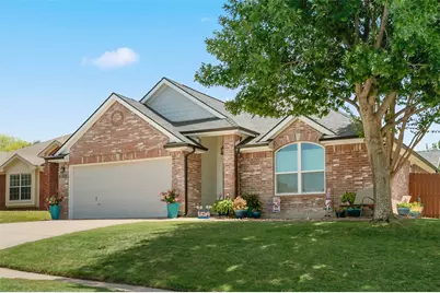 2608 Hilcroft Avenue, Denton, TX 76210 - Photo 2