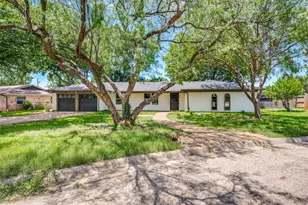 1113 Heather Ct, Benbrook, TX 76126 - Photo 1