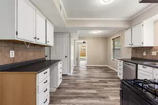 2820 Bois D'Arc St, Commerce, TX 75428 - Photo 8