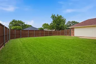2001 Espinosa Dr, Carrollton, TX 75010 - Photo 24