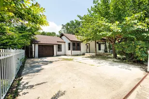 305 Hensley Dr, Grand Prairie, TX 75050 - Photo 2