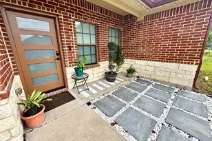 703 Perry Ave, Waxahachie, TX 75165 - Photo 2