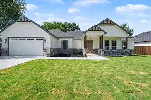 115 Dennis Dr, Azle, TX 76020 - Photo 4
