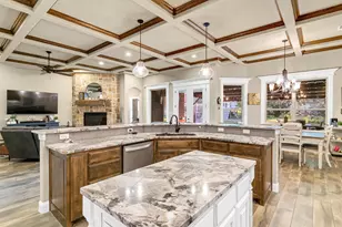 701 Milton Ct, Granbury, TX 76048 - Photo 14