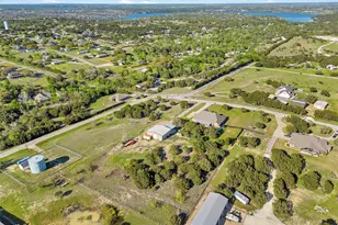 701 Milton Ct, Granbury, TX 76048 - Photo 38