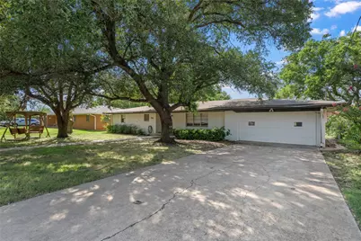 733 W 5th Street, McGregor, TX 76657 - Photo 2