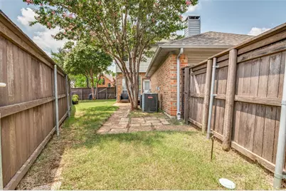 8714 Saddlehorn Drive, Irving, TX 75063 - Photo 24